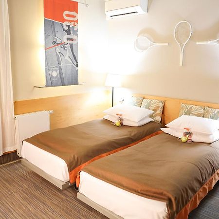Hotel Restauracja Tenis Kortowo พอซนาน ภายนอก รูปภาพ