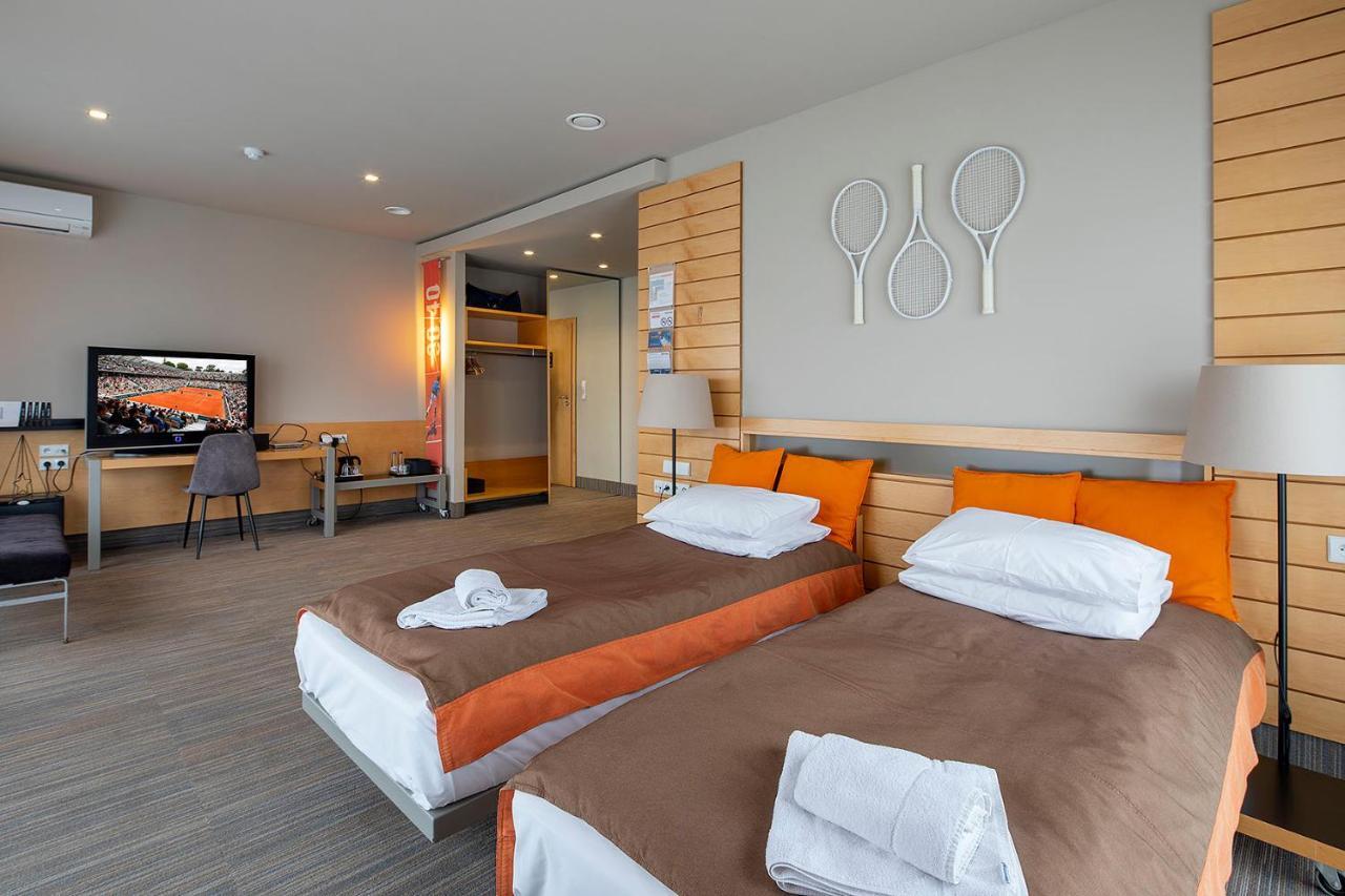 Hotel Restauracja Tenis Kortowo พอซนาน ภายนอก รูปภาพ