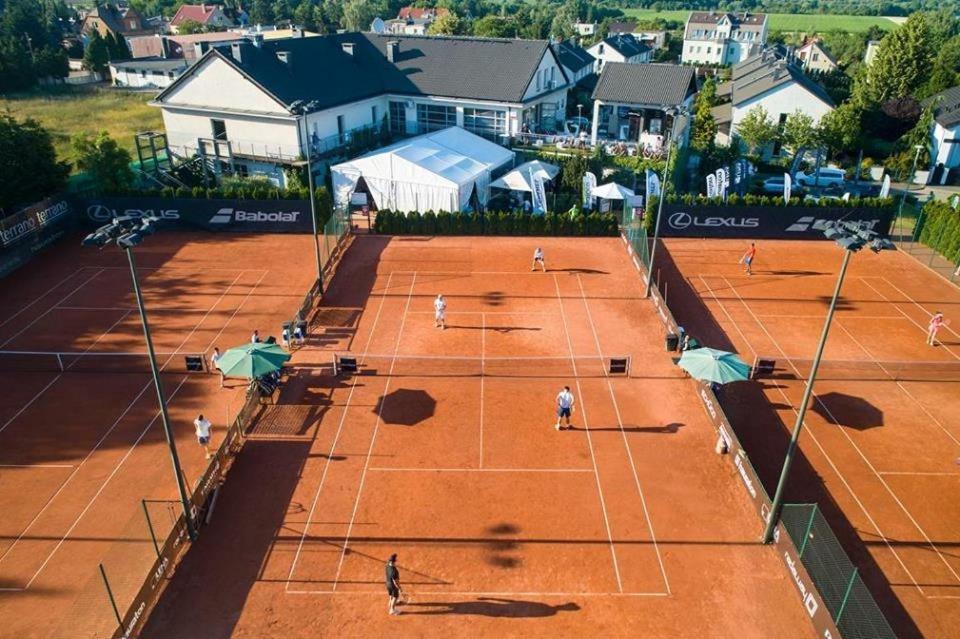 Hotel Restauracja Tenis Kortowo พอซนาน ภายนอก รูปภาพ