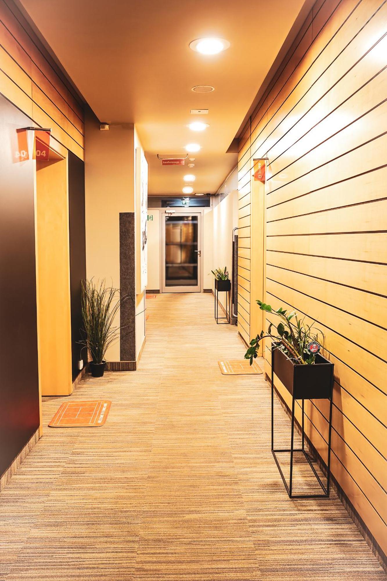 Hotel Restauracja Tenis Kortowo พอซนาน ภายนอก รูปภาพ