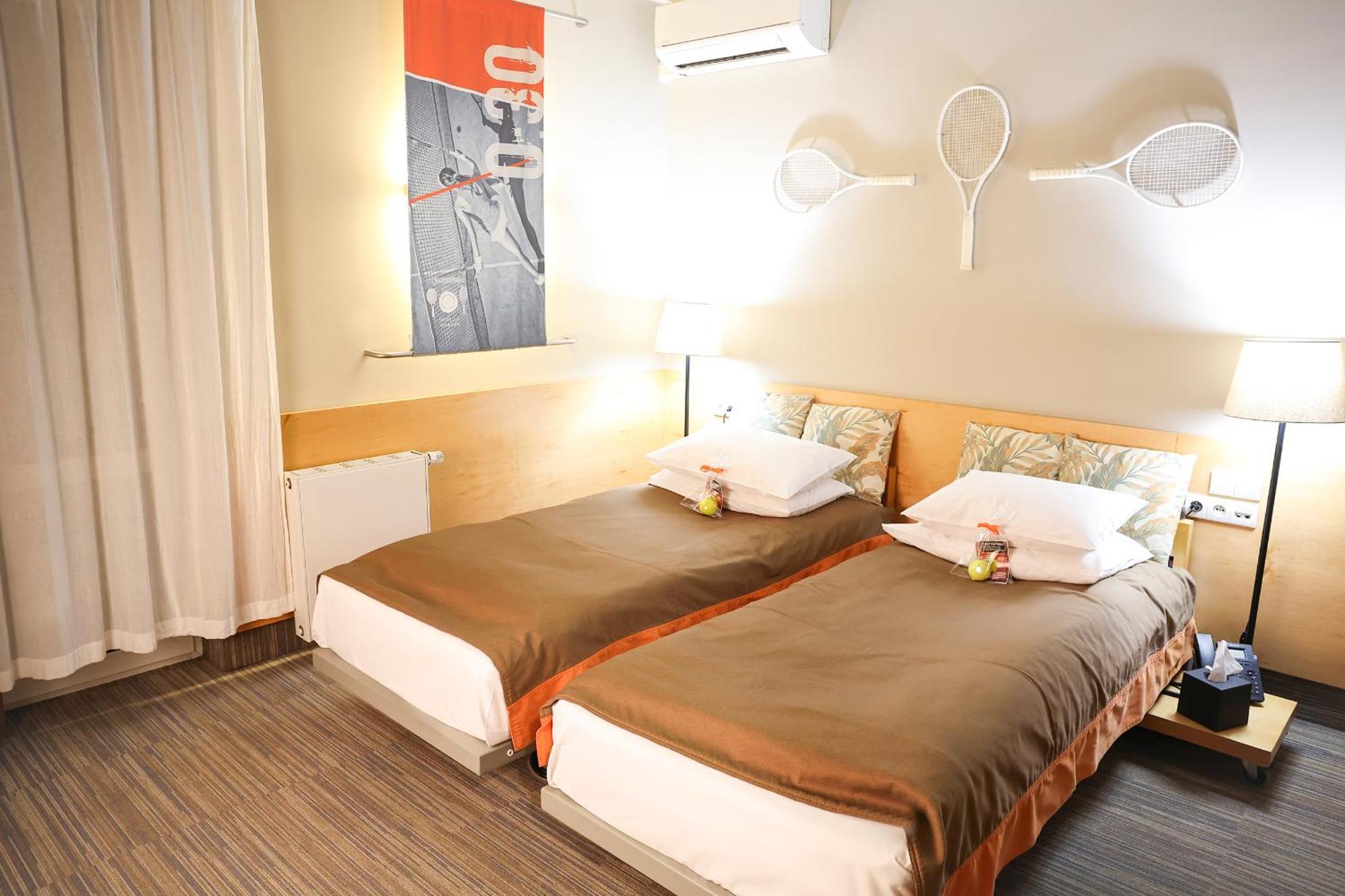 Hotel Restauracja Tenis Kortowo พอซนาน ภายนอก รูปภาพ