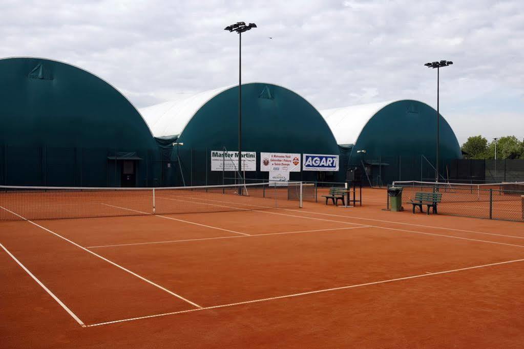 Hotel Restauracja Tenis Kortowo พอซนาน ภายนอก รูปภาพ