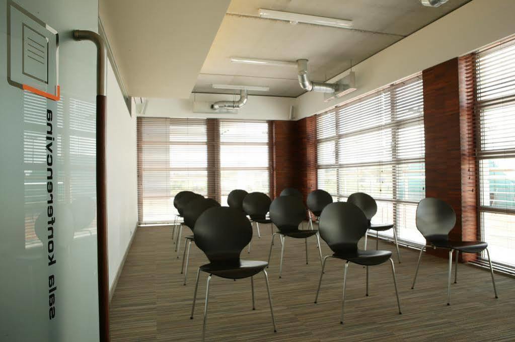 Hotel Restauracja Tenis Kortowo พอซนาน ภายนอก รูปภาพ