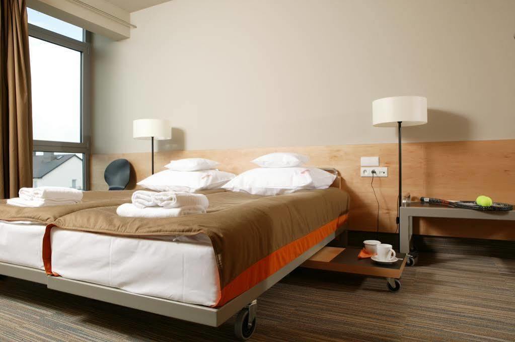 Hotel Restauracja Tenis Kortowo พอซนาน ภายนอก รูปภาพ