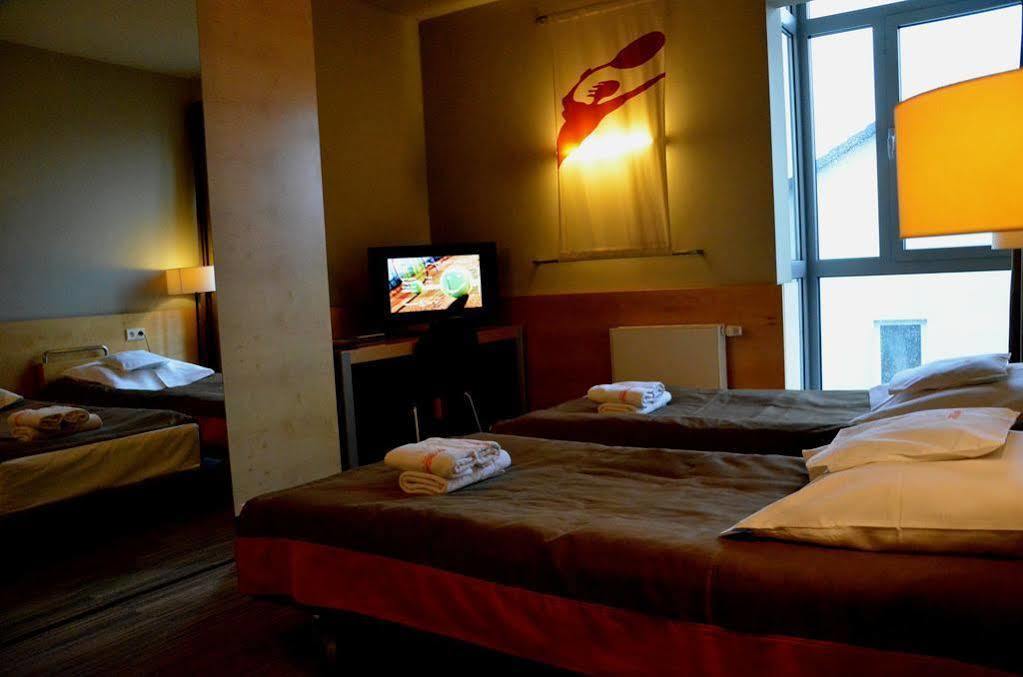 Hotel Restauracja Tenis Kortowo พอซนาน ภายนอก รูปภาพ