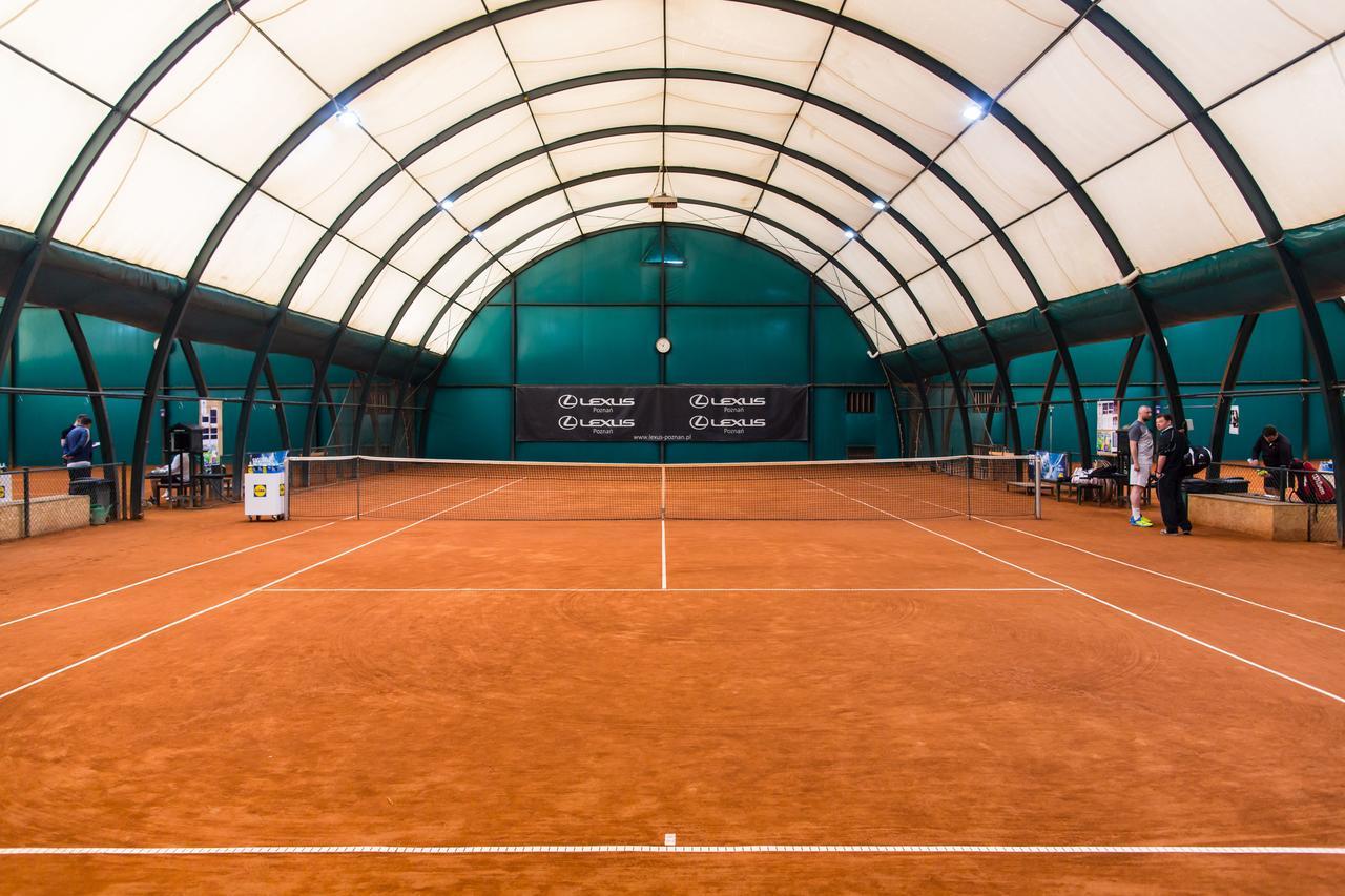Hotel Restauracja Tenis Kortowo พอซนาน ภายนอก รูปภาพ